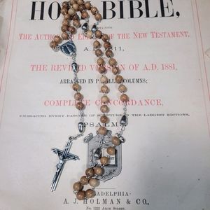 Gorgeous acorn and silver tone rosary!